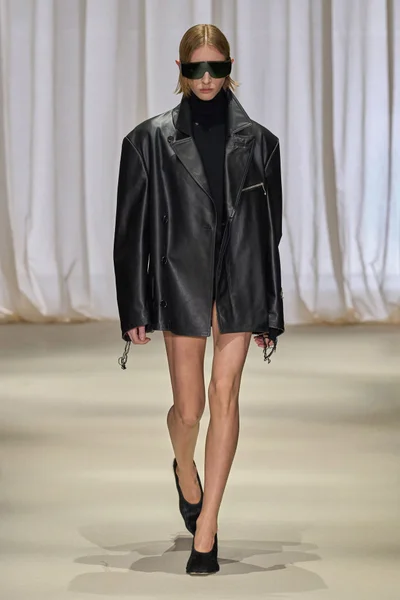 Look 4